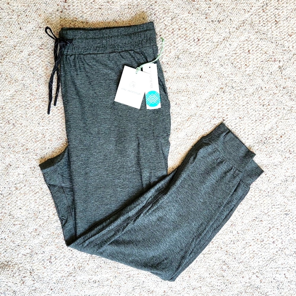 We Wonder Woman's Joggers Size Large
